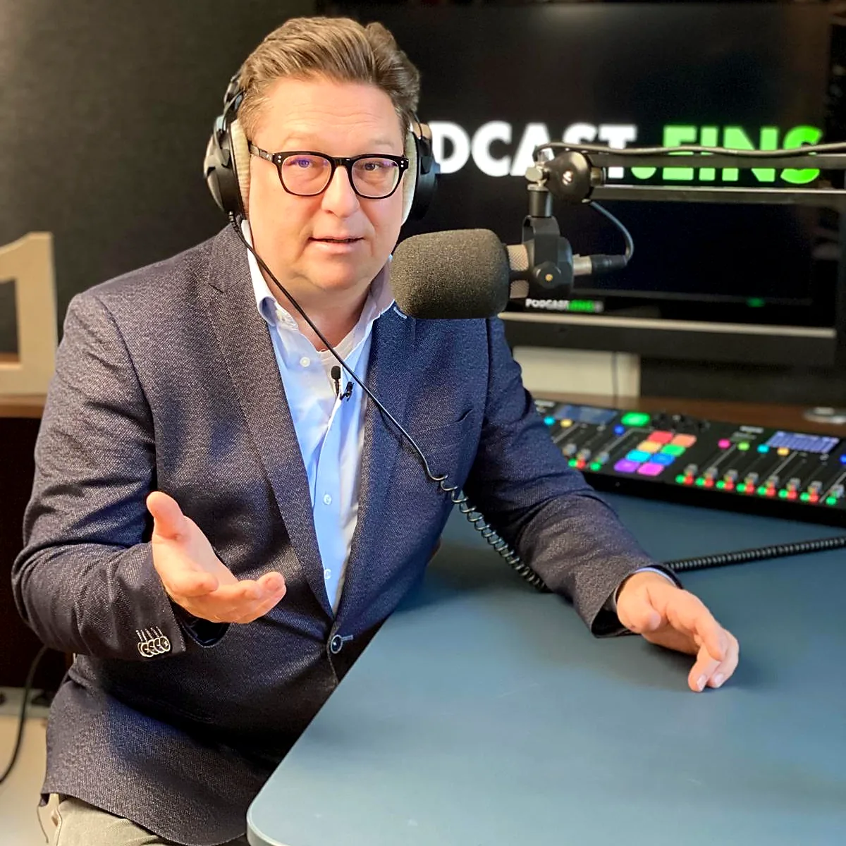 Moderation im Podcast-Studio von PODCAST.EINS