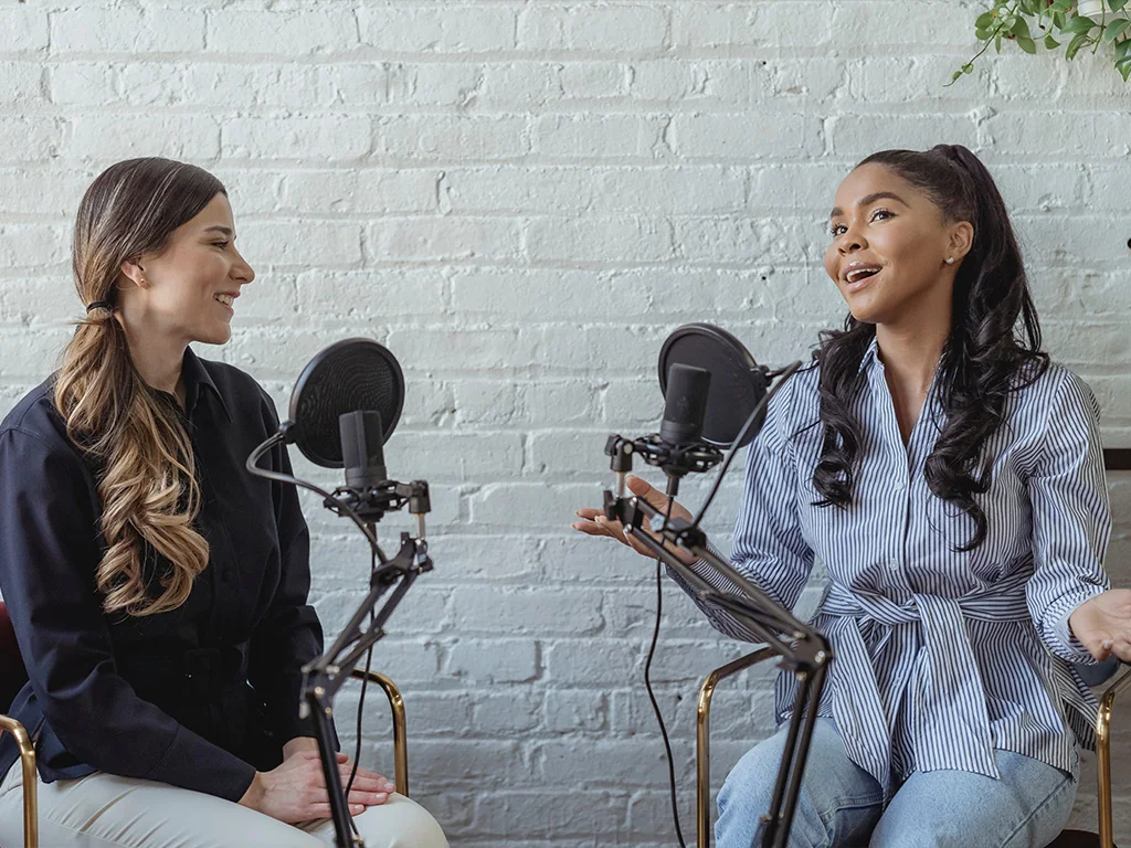 Corporate Podcast vs. Branded Podcast: Unterschied und Beispiele